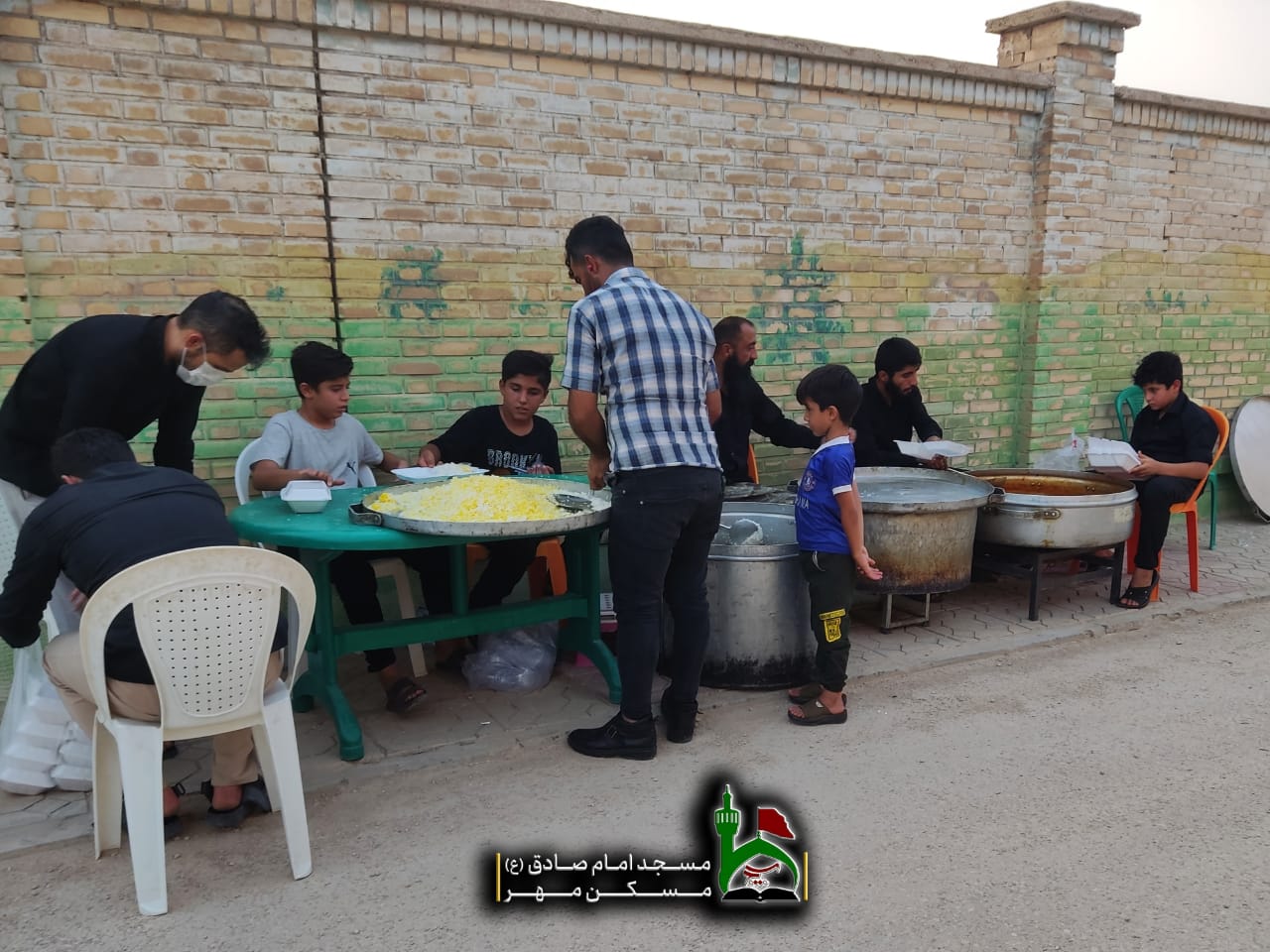 گزارش تصویری از پخت ۸۰۰ غذای نذری در مسکن مهر شهرستان بهمئی/محرم۱۴۰۱/مسجد امام صادق